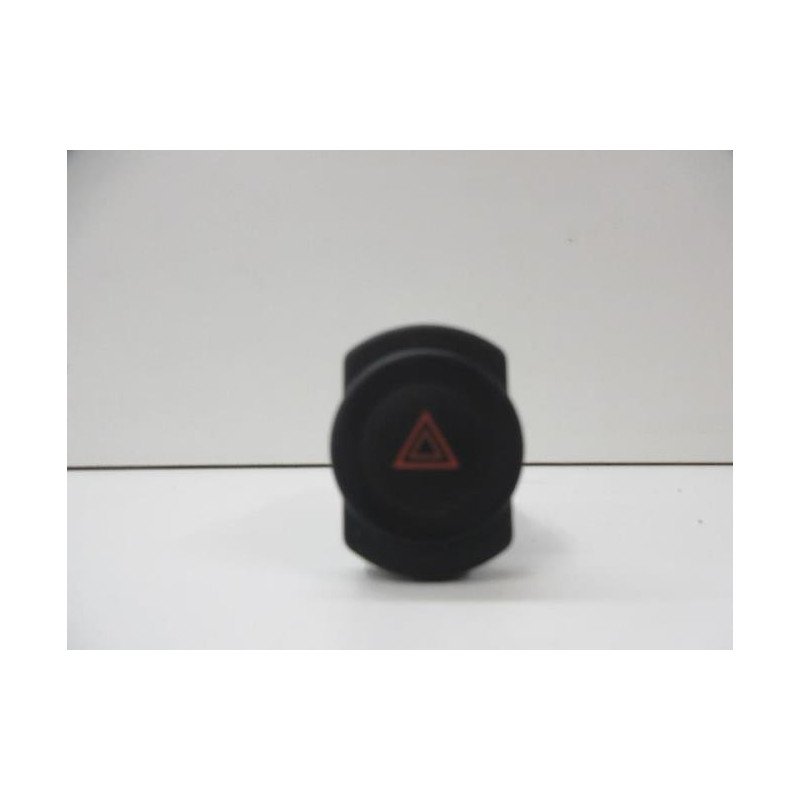 Bouton De Warning Dacia Logan 1 Phase 2 (1)