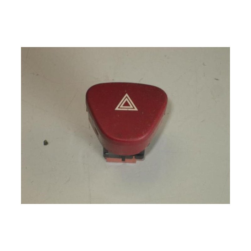 Bouton De Warning Citroen C2 Phase 1 (1)