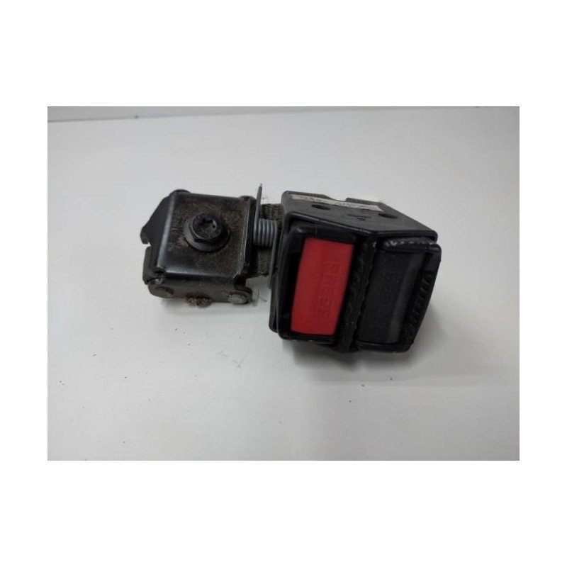 Attache Ceinture Arriere Gauche Renault Clio 2 Phase 1 (1)