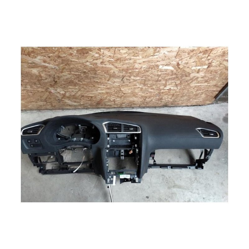 Tableau De Bord Citroen C4 2 Phase 1 (1)