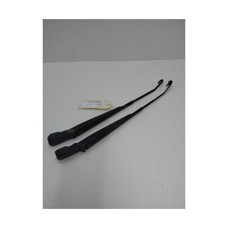 Bras Essuie Glace Avant Dacia Sandero 1 (1)
