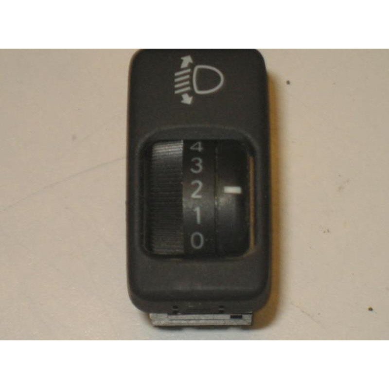 Bouton/interrupteur Toyota Avensis Verso Phase 1 (1)