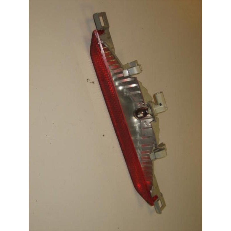 Feu Arriere Stop Central Toyota Avensis Verso Phase 1 (1)
