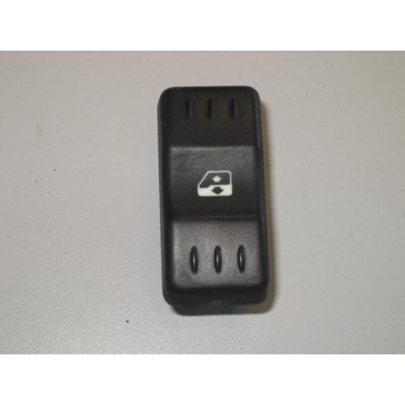 Interrupteur De Leve Vitre Avant Droit Dacia Logan Mcv 1 Phase 1 Break (1)