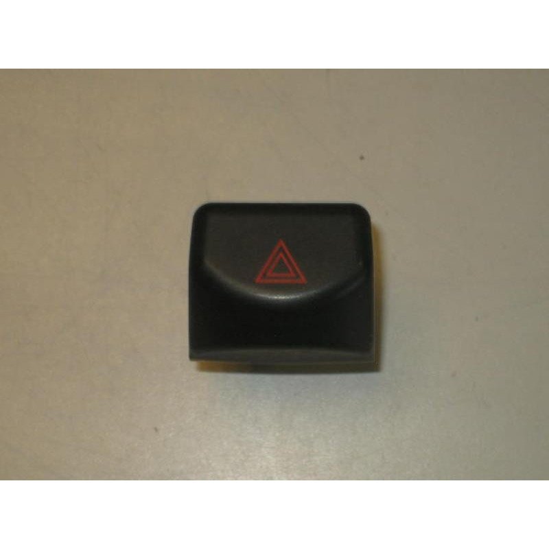 Bouton De Warning Nissan Micra 3 Phase 2 (1)