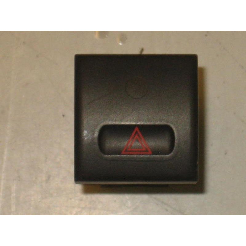 Bouton De Warning Peugeot 605 Phase 2 (1)
