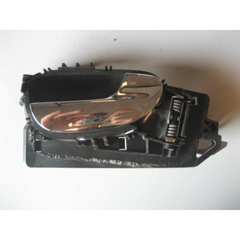 Poignee Interieur Arriere Droit Peugeot 307 Phase 1 Break (1)