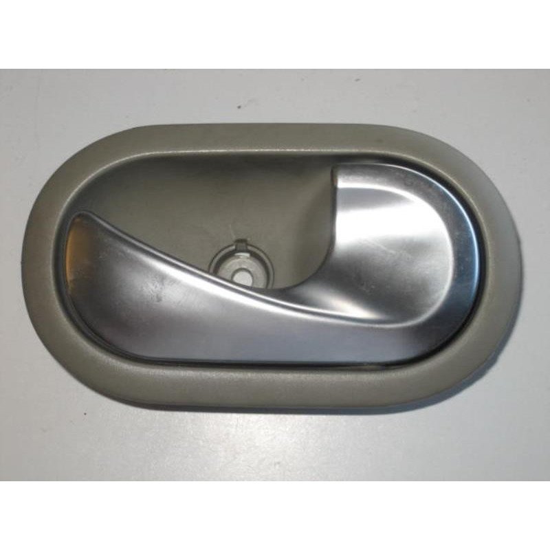 Poignee Interieur Avant Droit Renault Clio 3 Phase 1 (1)