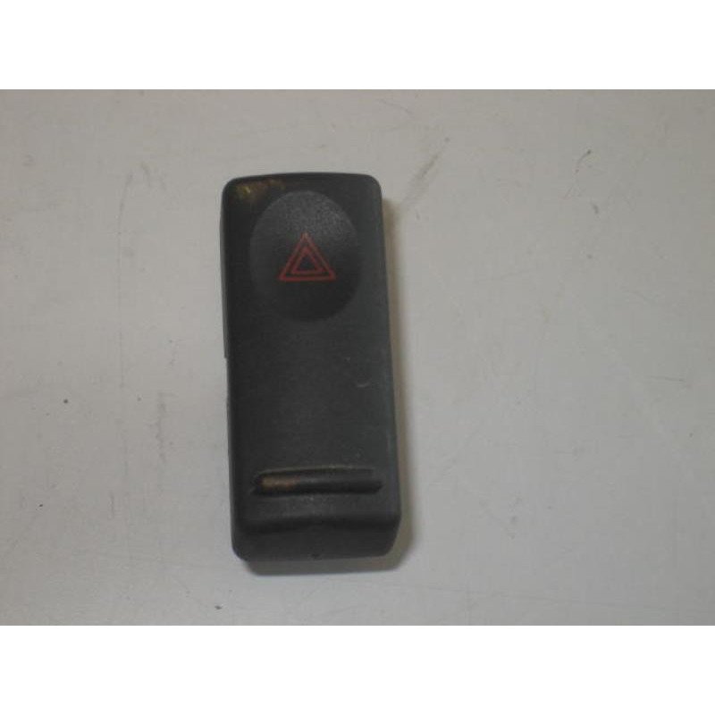 Bouton De Warning Renault R19 Phase 2 (1)