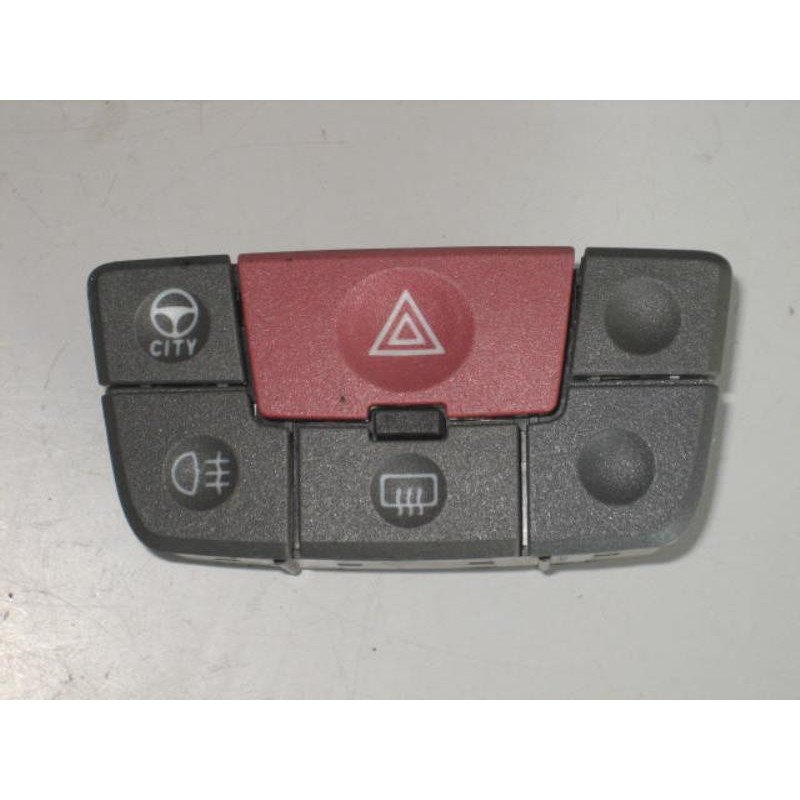 Bouton De Warning Fiat Panda 2 Phase 1 (1)