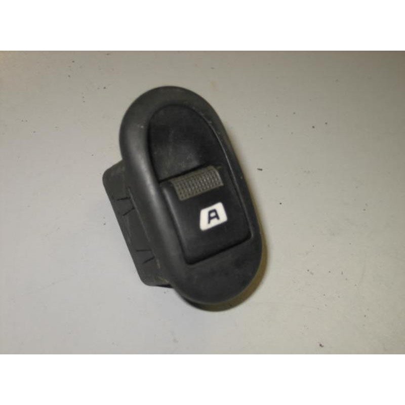Interrupteur De Leve Vitre Avant Gauche Peugeot 1007 (1)