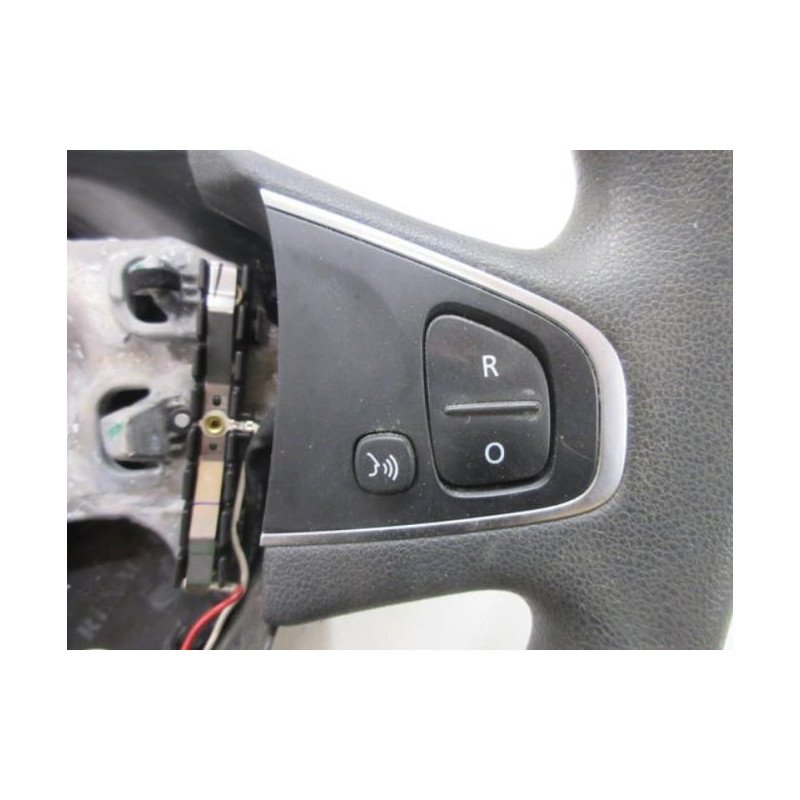 Volant Renault Clio 4 Phase 2 (1)