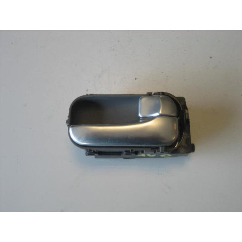 Poignee Interieur Arriere Droit Nissan Almera Tino Phase 2 (1)