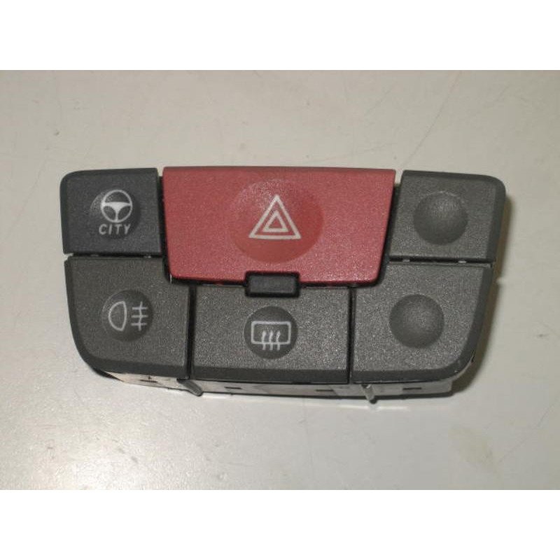 Bouton De Warning Fiat Panda 2 Phase 1 (1)