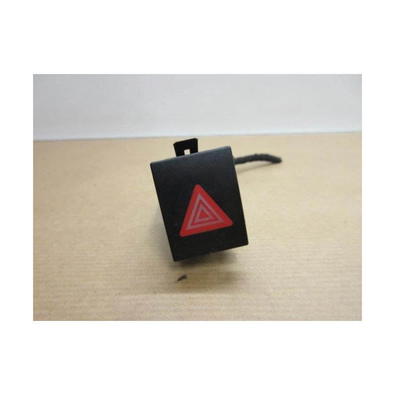 Bouton De Warning Volkswagen Polo 4 Phase 1 (1)