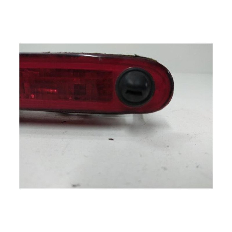 Feu Arriere Stop Central Nissan Pixo (1)