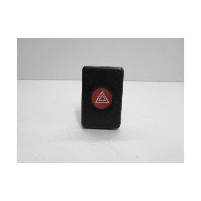 Bouton De Warning Dacia Logan 1 Phase 2 (1)