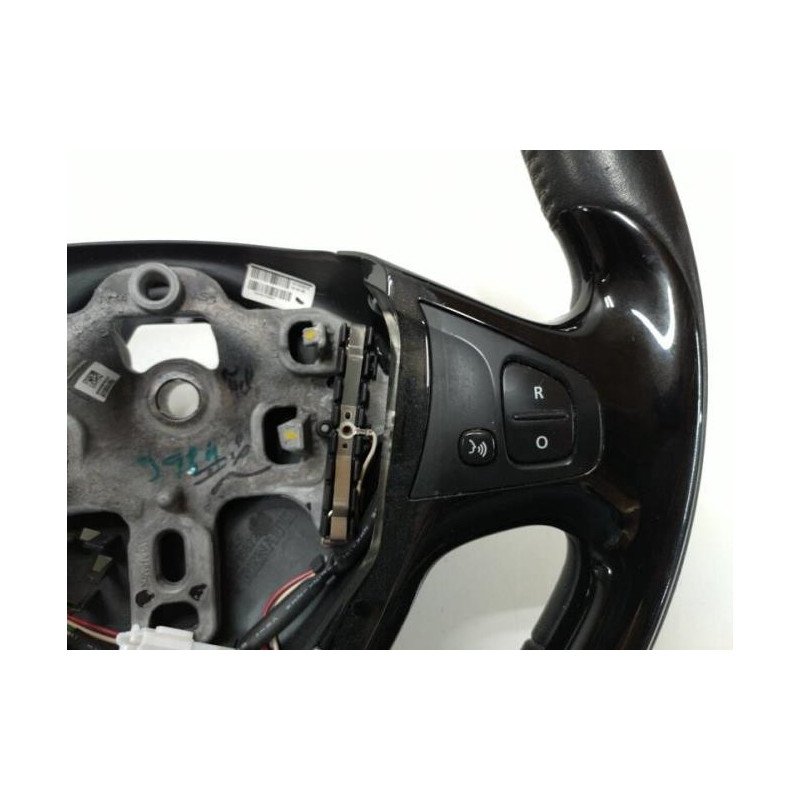 Volant Renault Clio 4 Phase 1 (1)