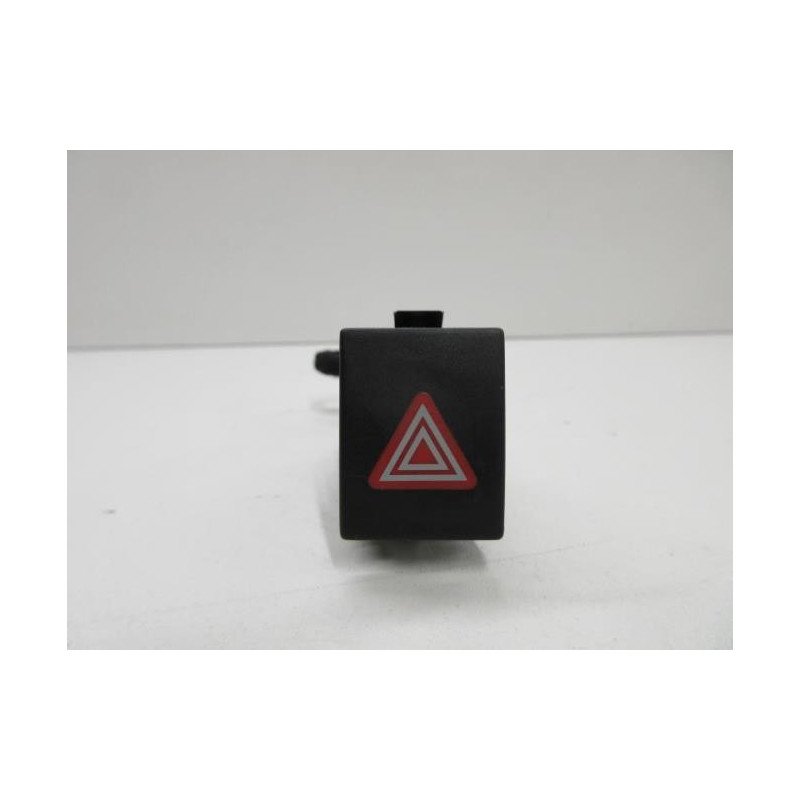 Bouton De Warning Volkswagen Polo 4 Phase 2 (1)