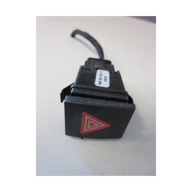 Bouton De Warning Volkswagen Polo 4 Phase 1 (1)