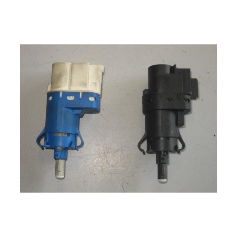 Contacteur Feu Stop Ford Fiesta 6 Phase 1 (1)
