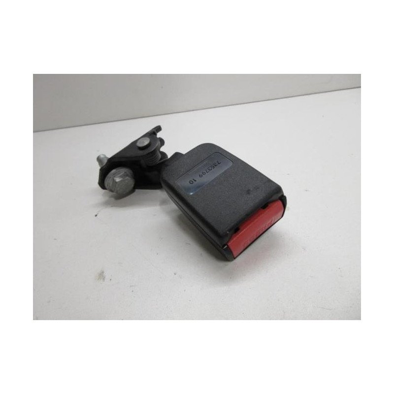 Attache Ceinture Arriere Gauche Peugeot 407 Coupe (1)