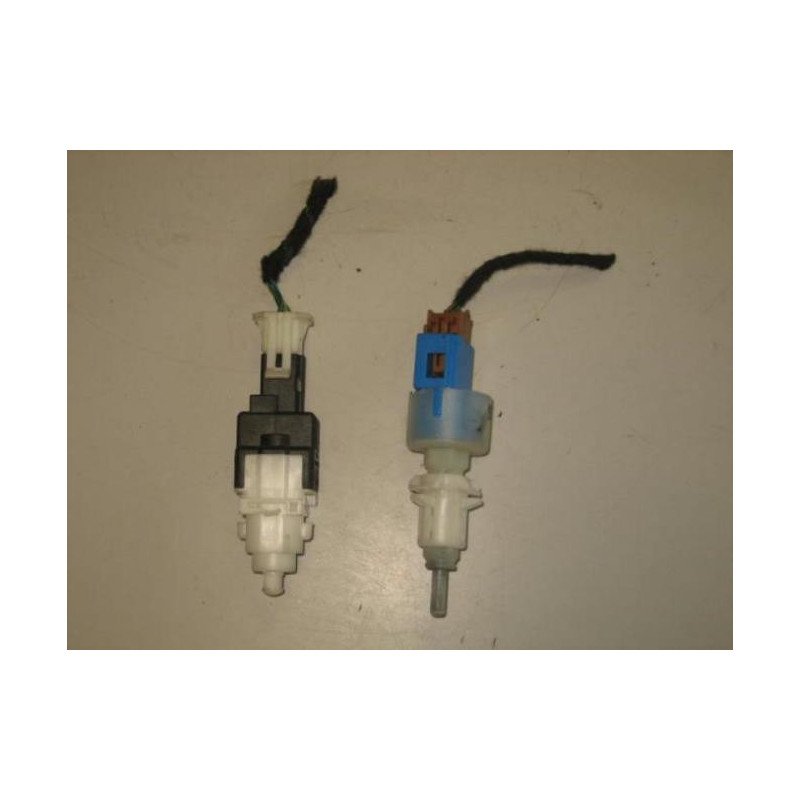 Contacteur Feu Stop Fiat 500 2 Phase 1 (1)