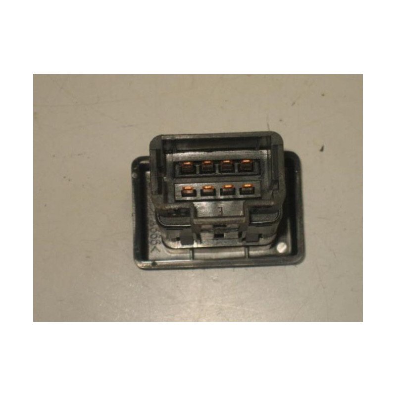 Bouton De Warning Dacia Logan 1 Phase 1 (1)
