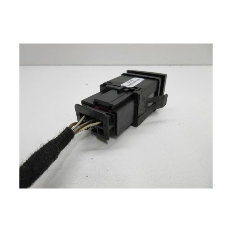Bouton De Warning Volkswagen Polo 4 Phase 1 (1)