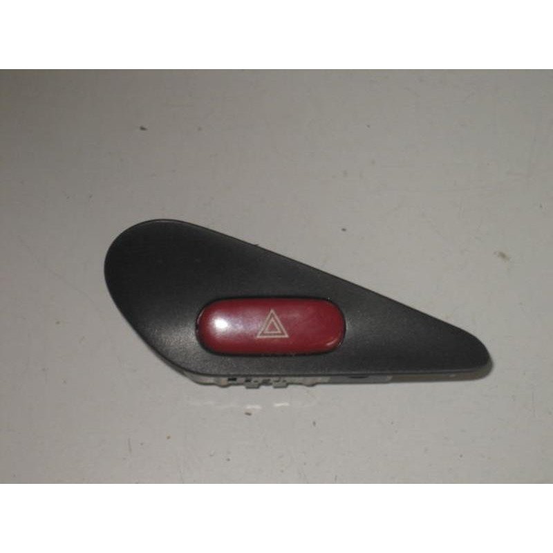 Bouton De Warning Peugeot 406 Coupe (1)