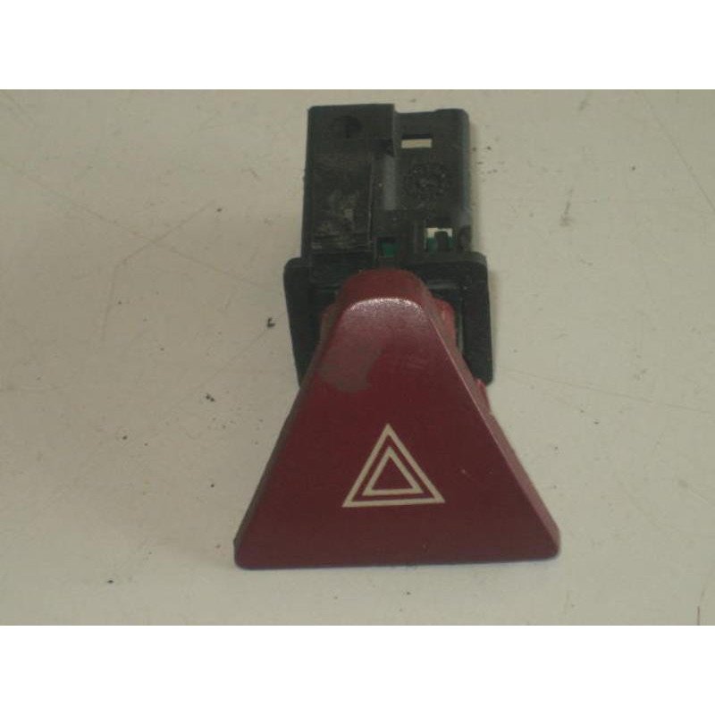 Bouton De Warning Peugeot 307 Phase 2 (1)
