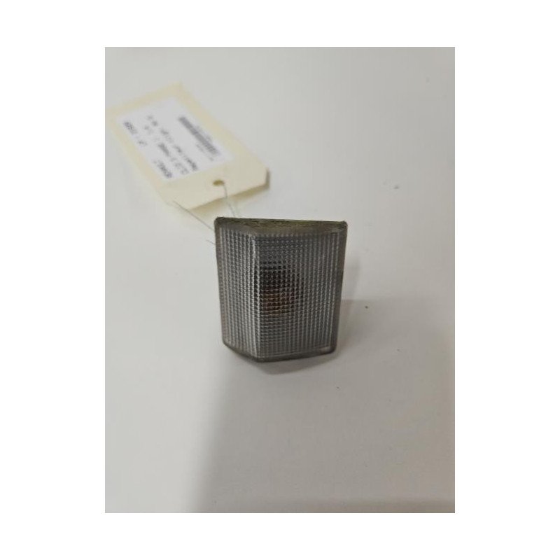 Repetiteur Clignotant Avant Gauche (feux) Renault Clio 3 Phase 1 (1)