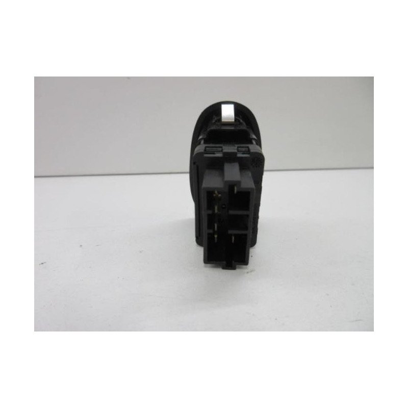 Interrupteur De Leve Vitre Avant Droit Peugeot 1007 (1)