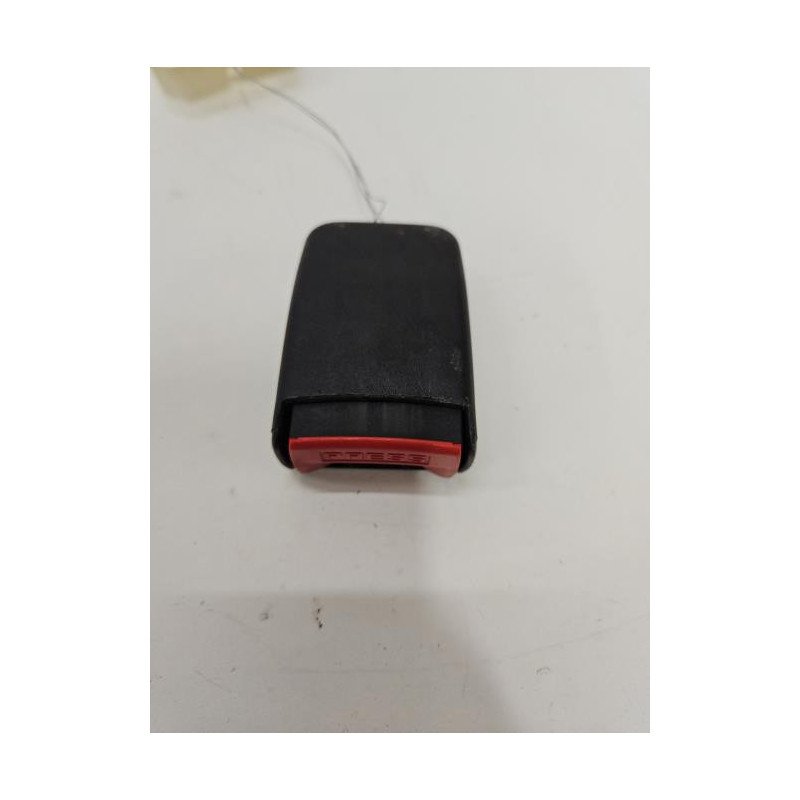 Attache Ceinture Arriere Centrale Renault Clio 2 Phase 1 (1)