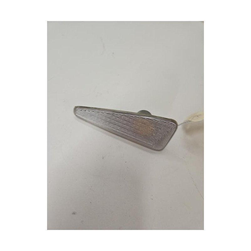 Repetiteur Clignotant Avant Droit  (feux) Dacia Sandero 1 (1)