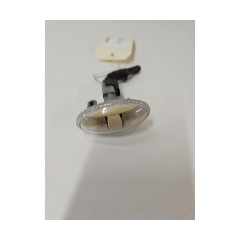 Repetiteur Clignotant Avant Droit  (feux) Peugeot 307 Phase 2 Break (1)