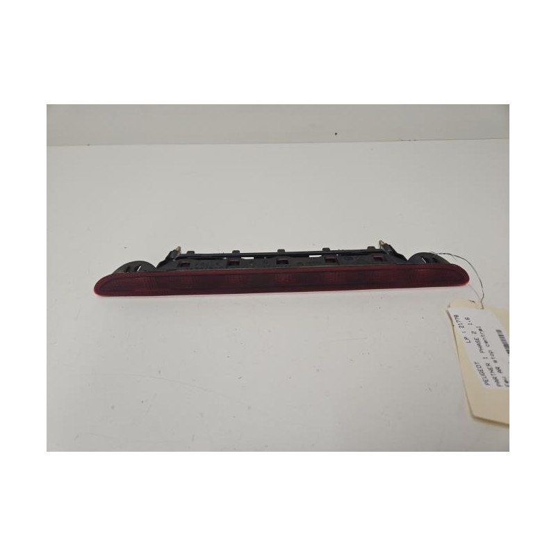 Feu Arriere Stop Central Peugeot Partner 1 Phase 2 (1)