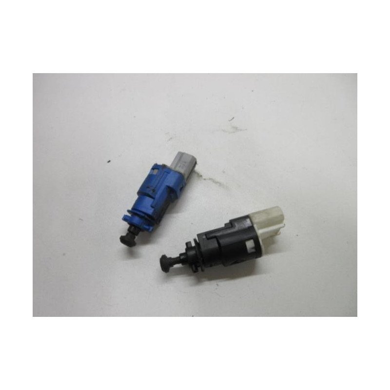 Contacteur Feu Stop Renault Clio 3 Phase 1 (1)