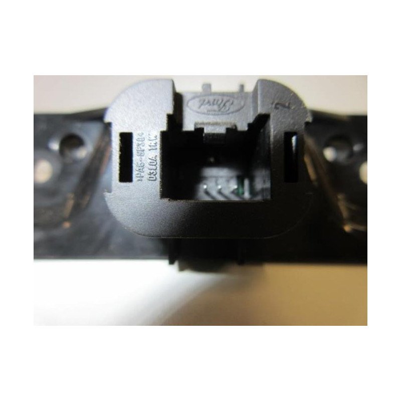 Bouton De Warning Ford Fiesta 5 Phase 2 (1)