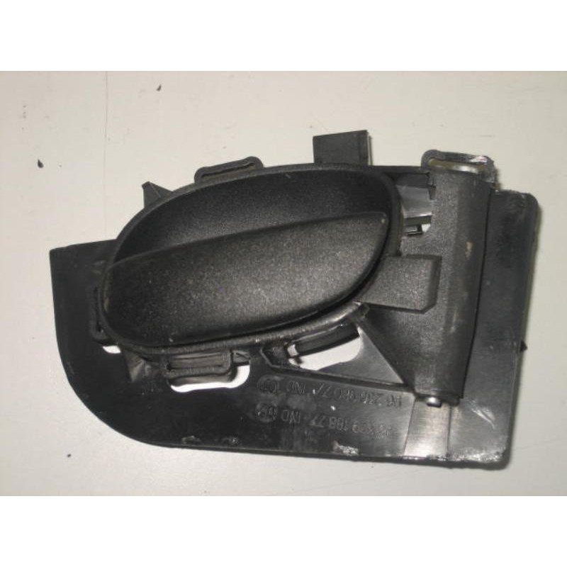 Poignee Interieur Arriere Droit Peugeot 206+ (1)