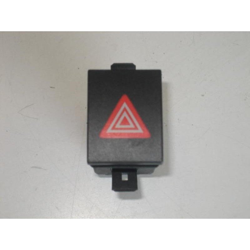 Bouton De Warning Volkswagen Polo 4 Phase 1 (1)