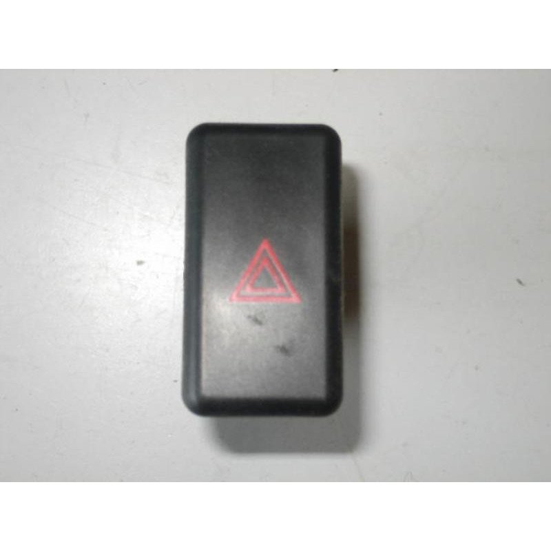 Bouton De Warning Mazda 3 1 Phase 1 (1)