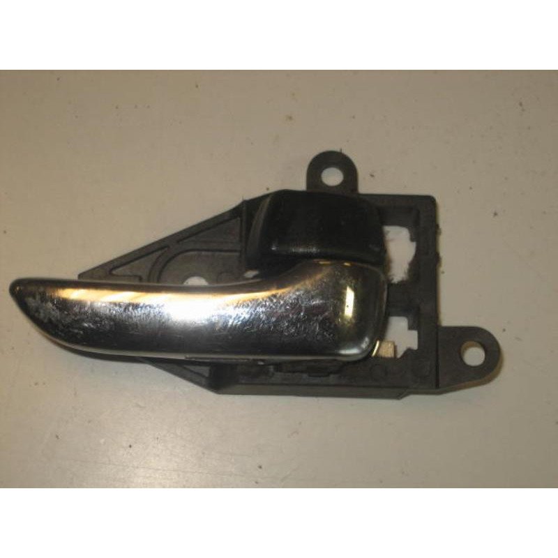 Poignee Interieur Arriere Droit Toyota Avensis Verso Phase 1 (1)