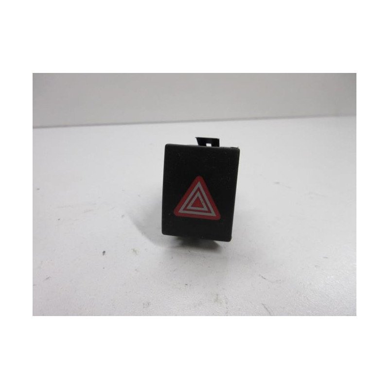 Bouton De Warning Volkswagen Polo 4 Phase 2 (1)