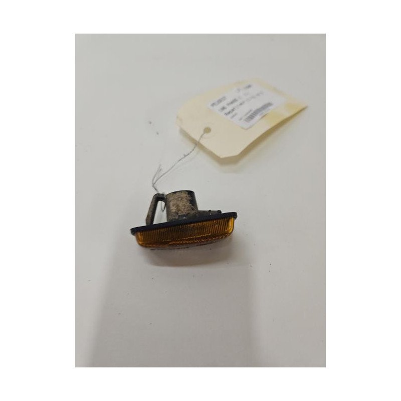 Repetiteur Clignotant Avant Droit  (feux) Peugeot 106 Phase 2 (1)