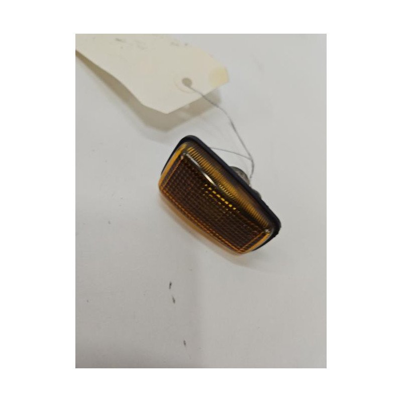 Repetiteur Clignotant Avant Gauche (feux) Peugeot 106 Phase 2 (1)
