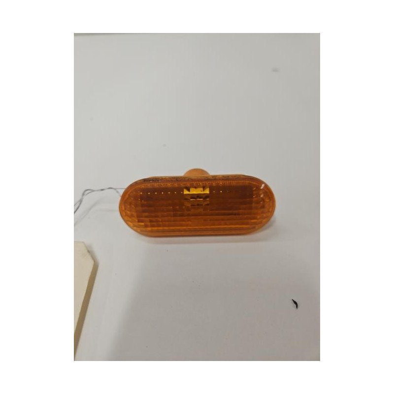 Repetiteur Clignotant Avant Droit  (feux) Ford Fiesta 5 Phase 1 (1)
