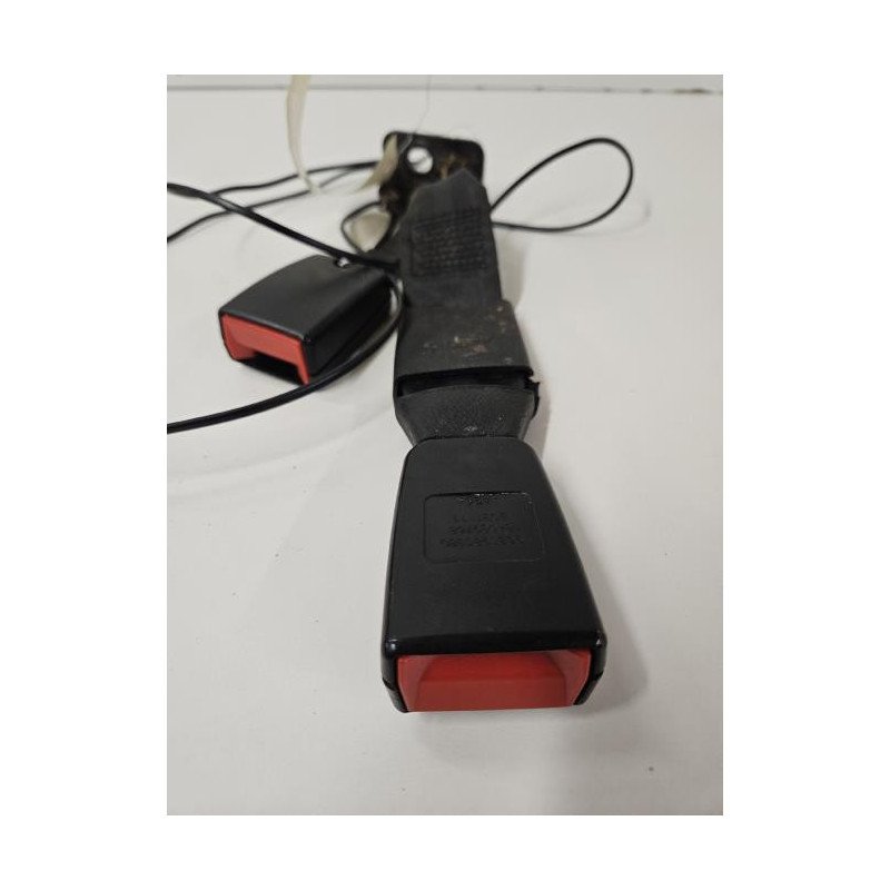 Attache Ceinture Arriere Droit Peugeot 3008 1 Phase 1 (1)