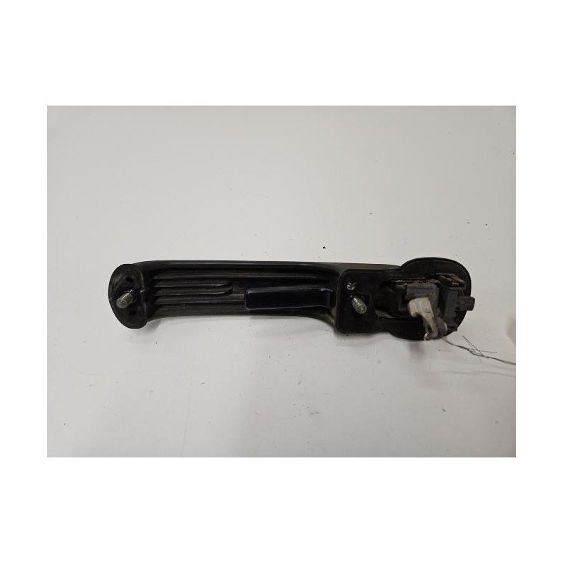 Poignee Porte Avant Droit Nissan Terrano 2 Phase 3 (1)