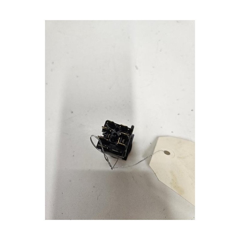 Bouton De Warning Peugeot 205 Phase 2 (1)